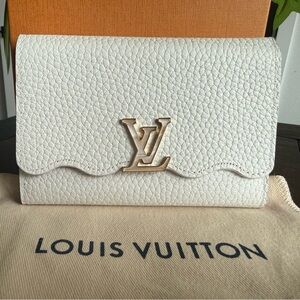 Louis Vuitton Cream Pebbled Leather Clutch